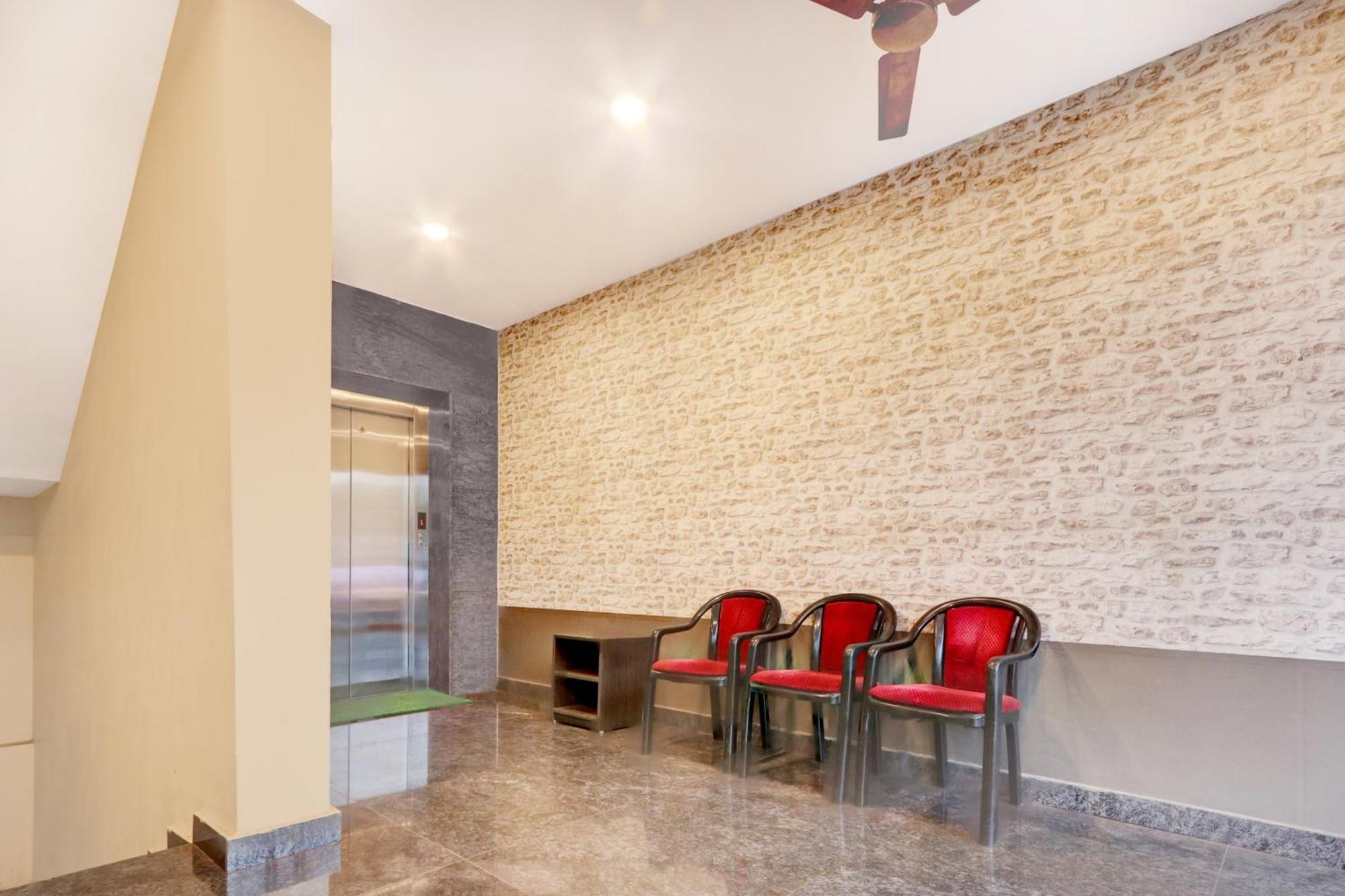 Capital O 49955 Hotel Green Tree Visakhapatnam Buitenkant foto